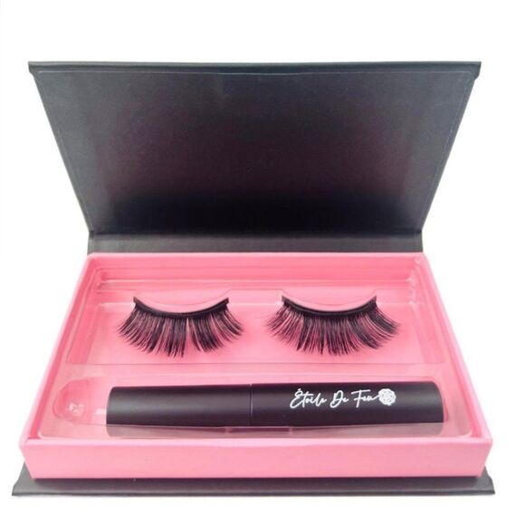 Celine: 3D Magnetic Premium Silk Lashes and Magnetic Eyeliner Kit - Picture 3 of 7